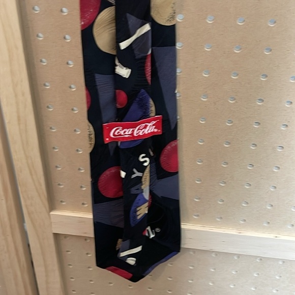 🍀5/$25🍀 Vintage Coca-Cola Tie - Picture 6 of 8